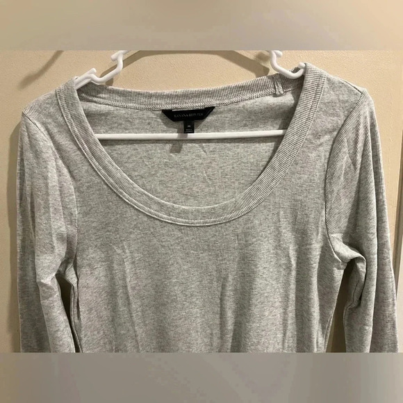 Banana Republic Gray Long Sleeve Tee - Picture 2 of 7